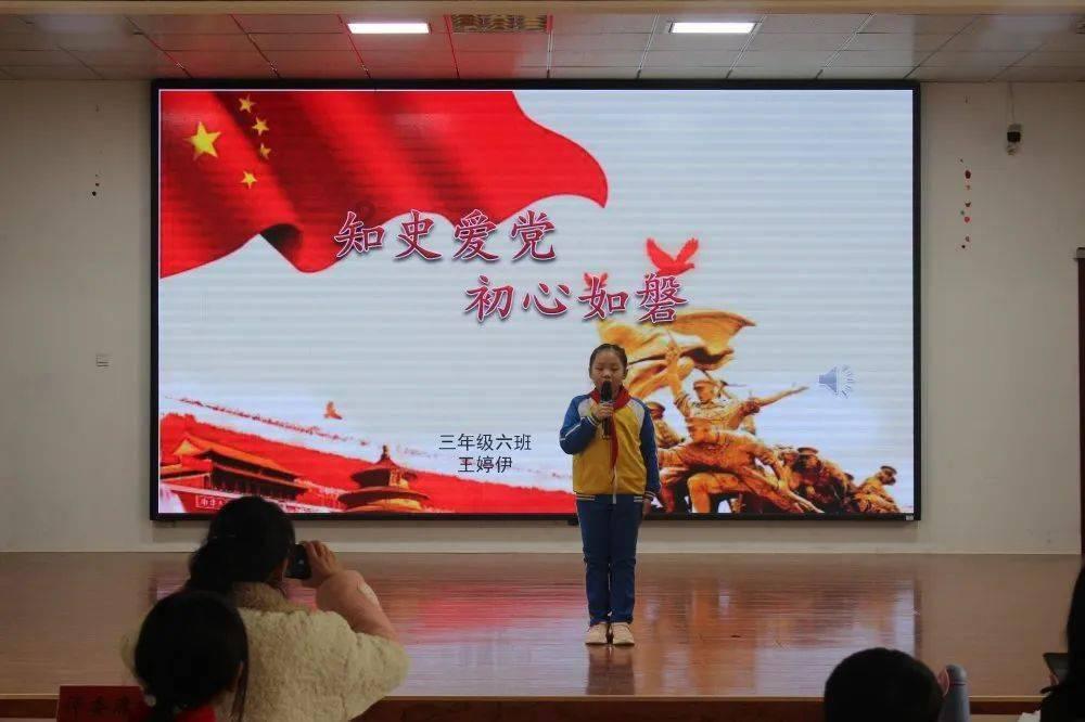卡通红色汽车拼图